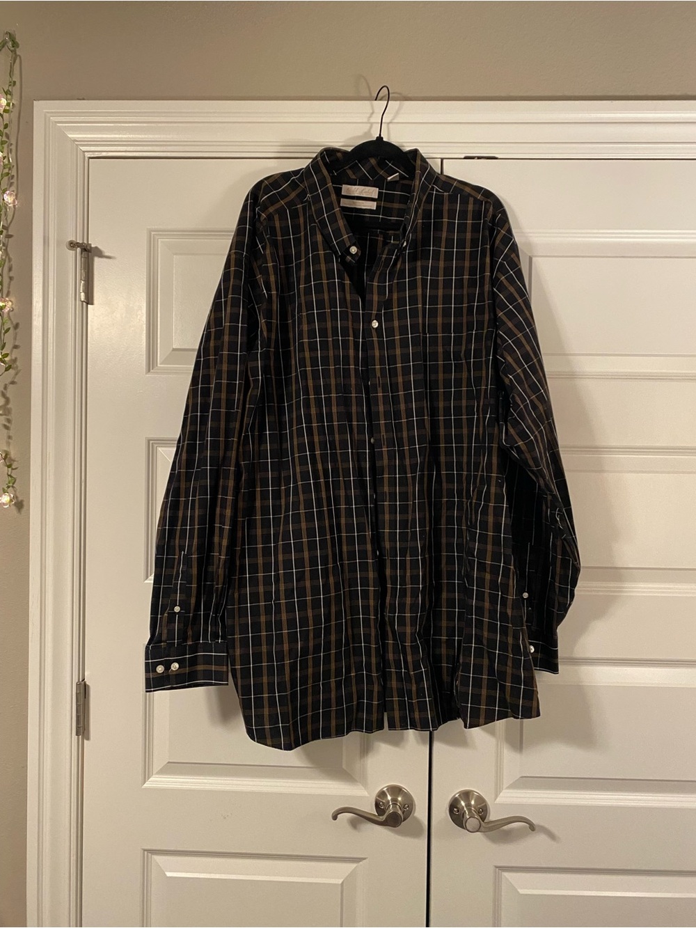 Roundtree & Yorke Black and Brown Plaid Button-Down Shirt